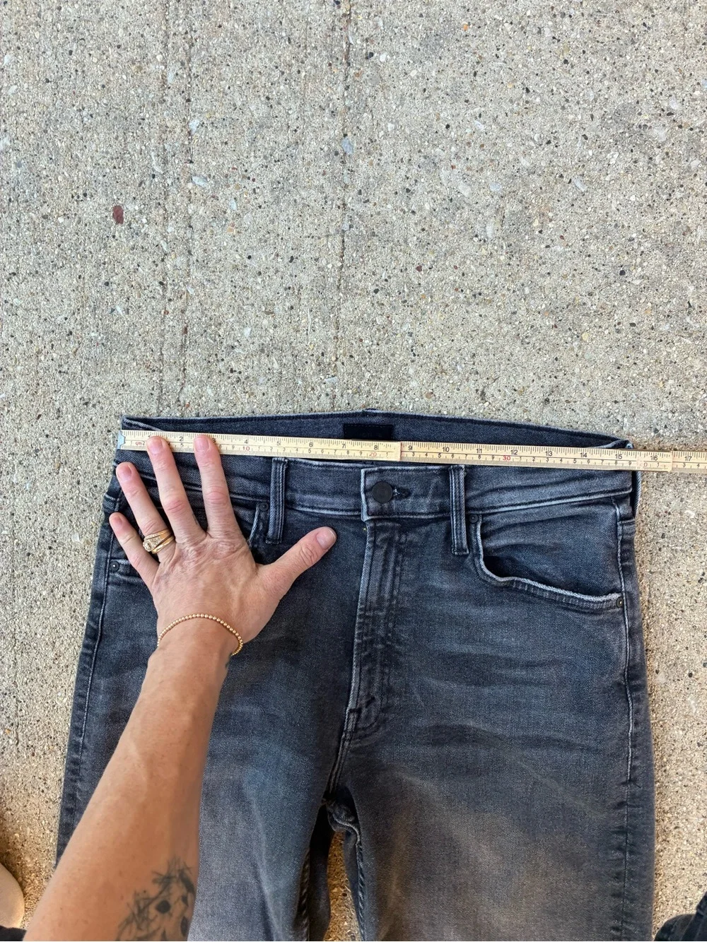 MOTHER The Mid Rise Rider Skimp Jeans - Picture 7 of 16